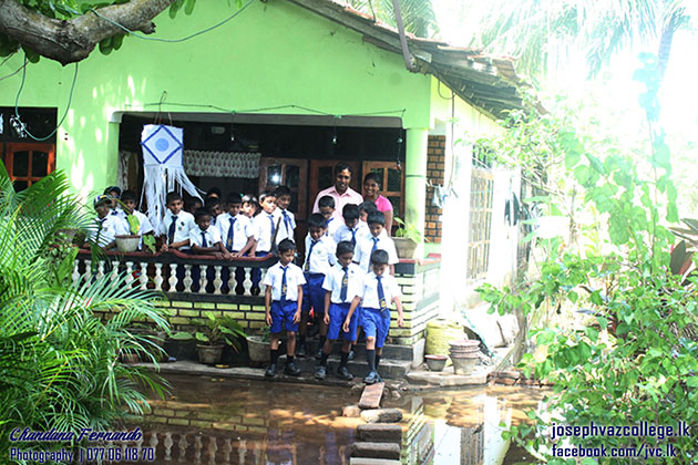 Primary School Prefects Visit Flood Victims - St. Joseph Vaz College